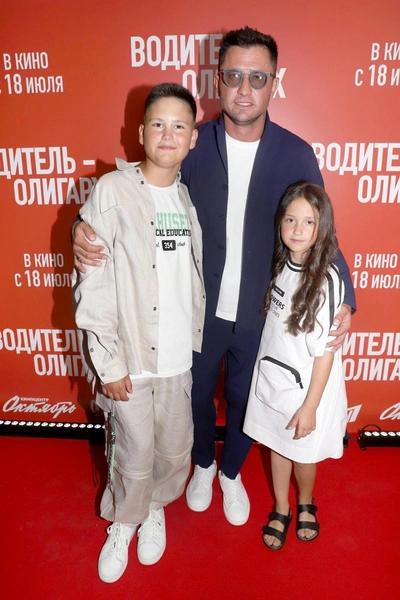 Тимофей Прилучный тяжело переживает суд родителей — каждый раз он задает адвокату всего один вопрос