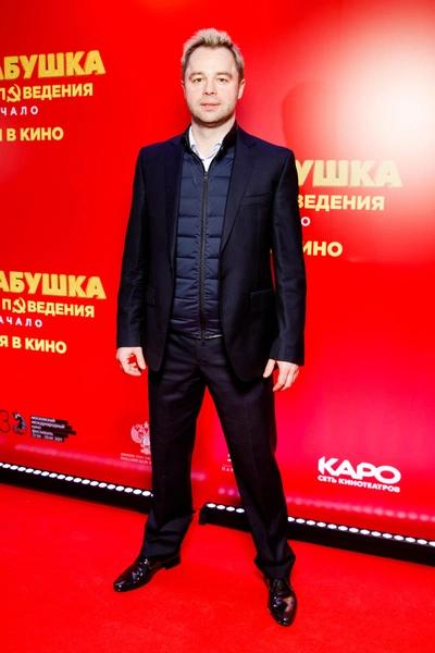 «У жены не может быть в присутствии мужа плохого настроения»: что за комплексы стоят за этим заявлением Гогунского