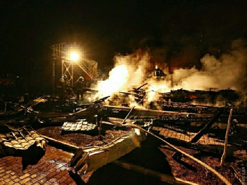 Удар ВС РФ снес здание СБУ в Краматорске, на месте много «скорых»