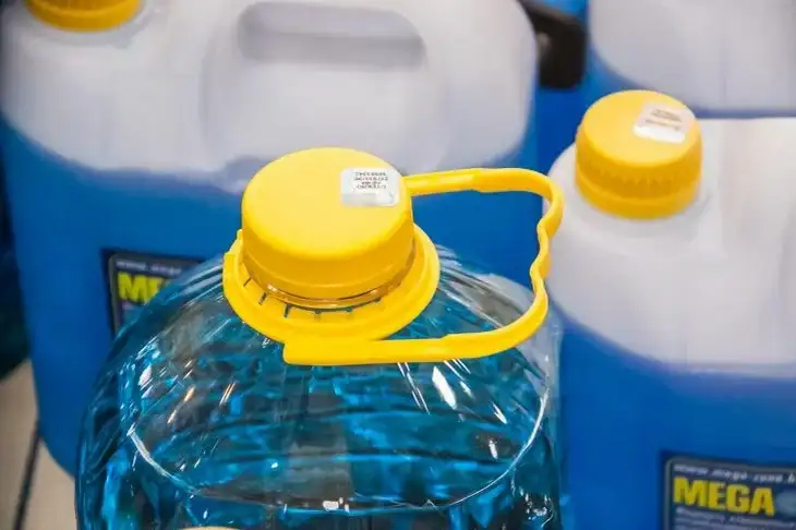 В Беларуси запретили продавать омывайки из России: в чем причина