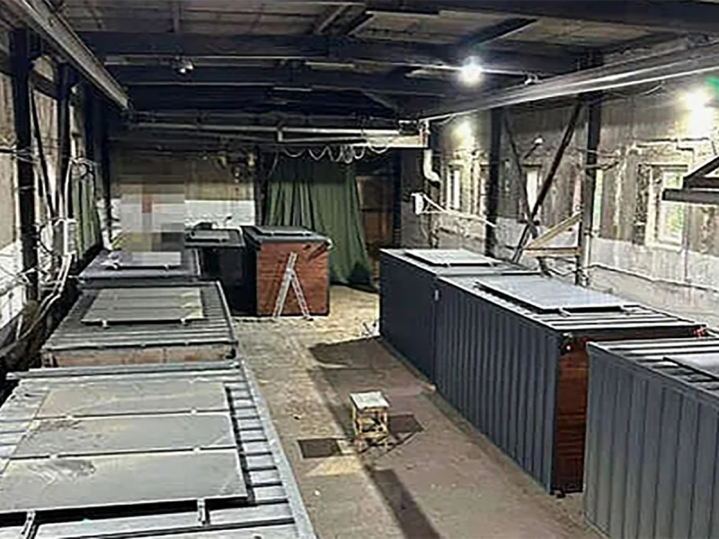 В Челябинске силовики задержали арендодателей склада, где собирали контейнеры с FPV-дронами