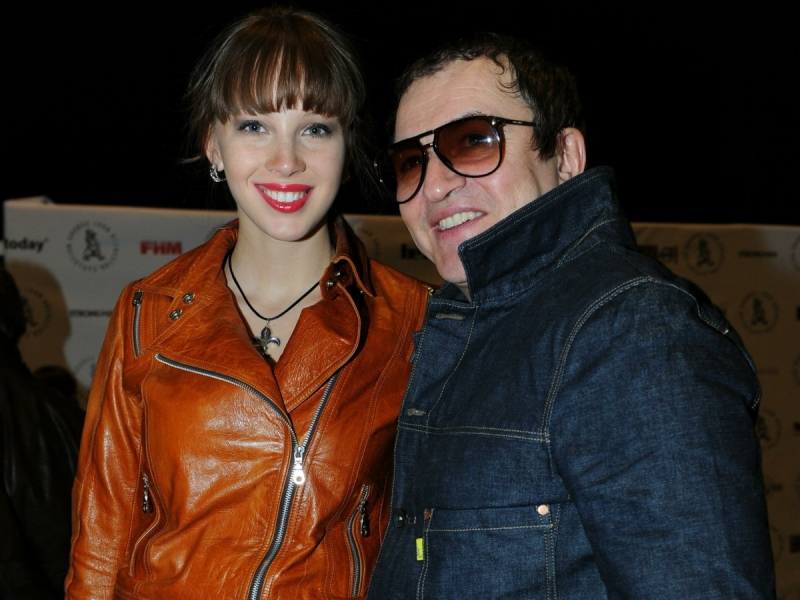 В его доме теперь красотки-близняшки: Дмитрий Дибров на фоне развода пустился во все тяжкие