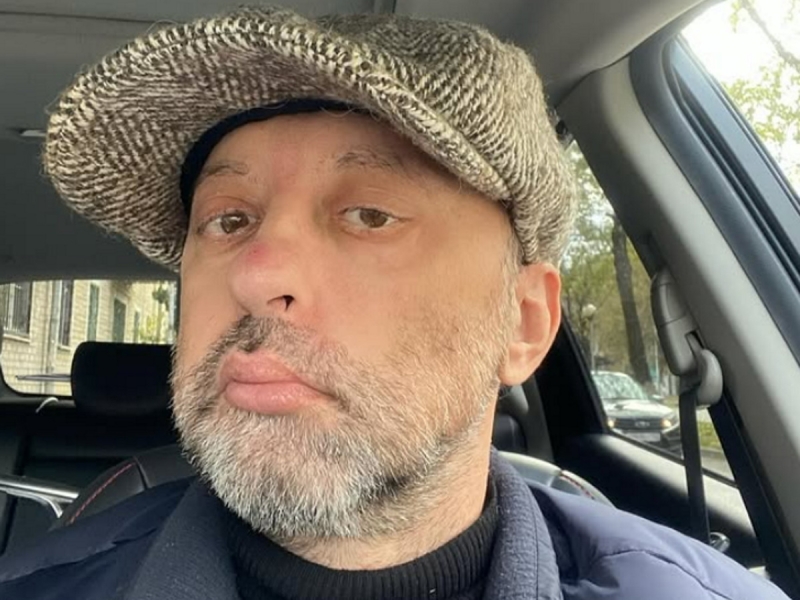 «В его голове появлялись новые опухоли, сделать с этим было ничего нельзя»: Семен Слепаков о смерти Павла Козмопулоса из «Сборной Пятигорска»