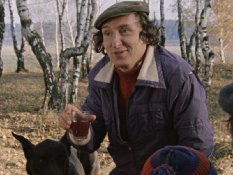 В фильме «Москва слезам не верит» сыграл лучший друг Владимира Высоцкого. За этой маленькой ролью его никто не заметил