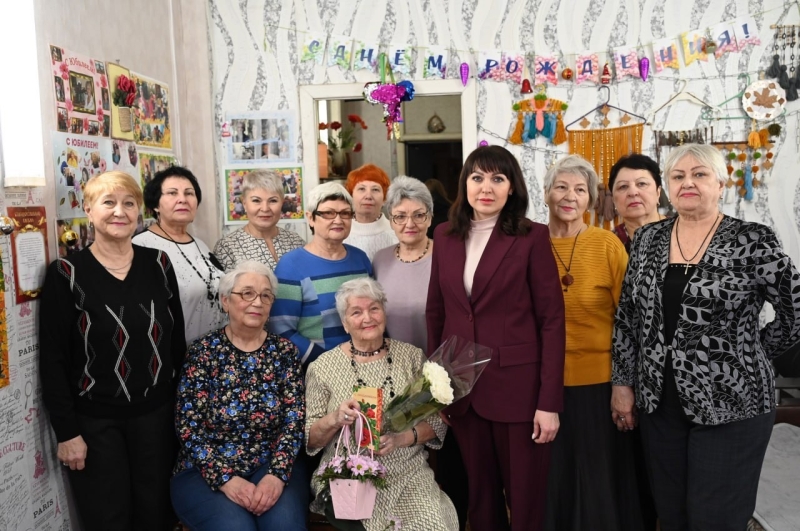 В Серпухове поздравили с 90-летием волонтёра, поэта, художницу Маю Рыбкину