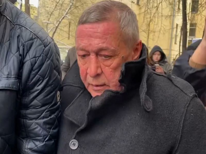 В Сети появились первые кадры с Ефремовым после выхода из колонии по УДО