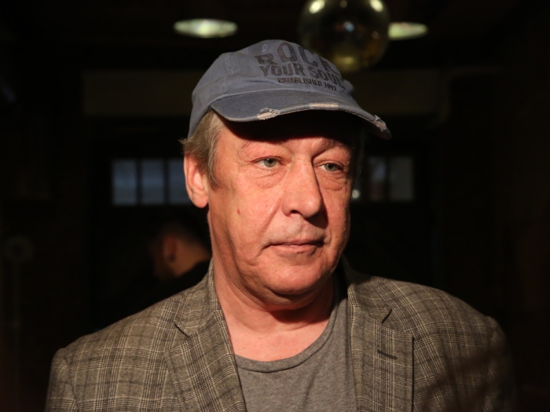 В тюрьме стал другим человеком: Михаил Ефремов подарил квартиру семье, которую хотел выставить на улицу