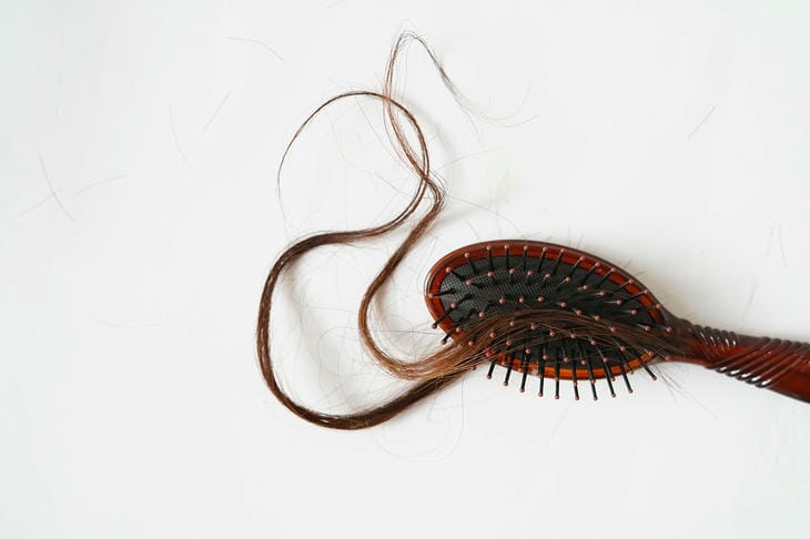 Ваш шампунь вызывает выпадение волос: как проверить это за минуту