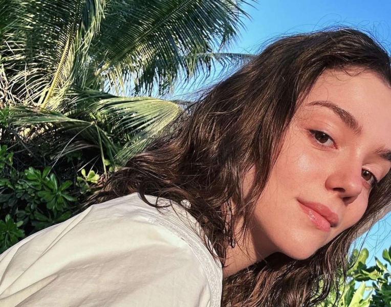 «Весеннее обострение»: Медведева кардинально сменила образ