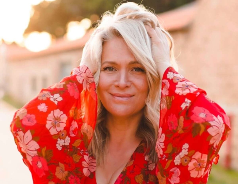 Виктория Макарская показала детей и мужа на фоне скандала вокруг ее семьи