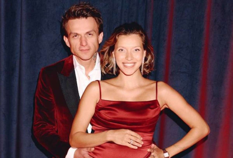 «Вы только посмотрите»: Тодоренко устроила «беременную» фотосессию с Топаловым