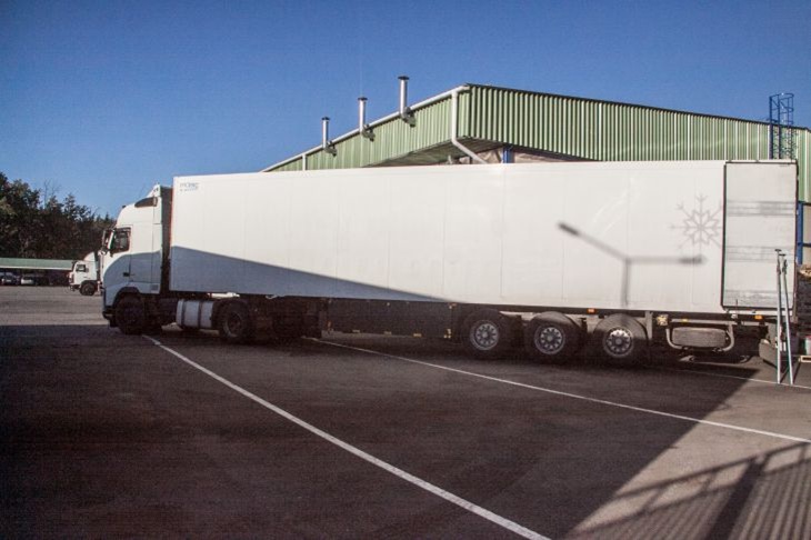 Выросший в нищете дальнобойщик оказался богатым наследником