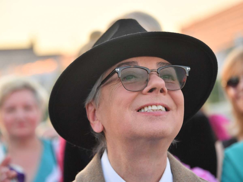 Взгляд точно дедушкин: вдова Юдашкина показала подросшую внучку