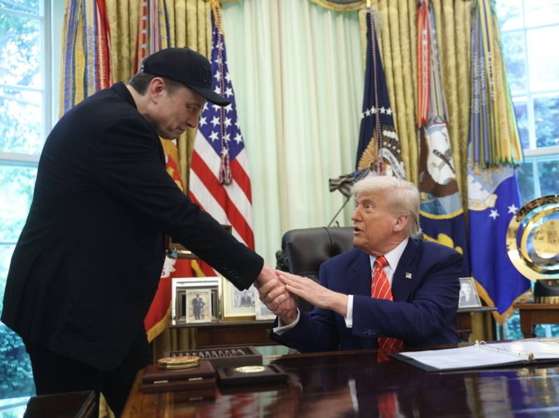 Запрещенные вещества, секс-скандал и миллиардные убытки: вот чем обернулась публичная ссора Илона Маска и Дональда Трампа