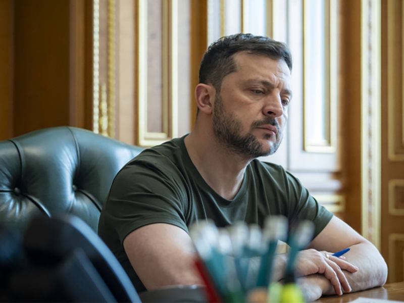 Зеленский после атаки дронов на Россию заговорил о трехсторонних переговорах с Путиным и Трампом