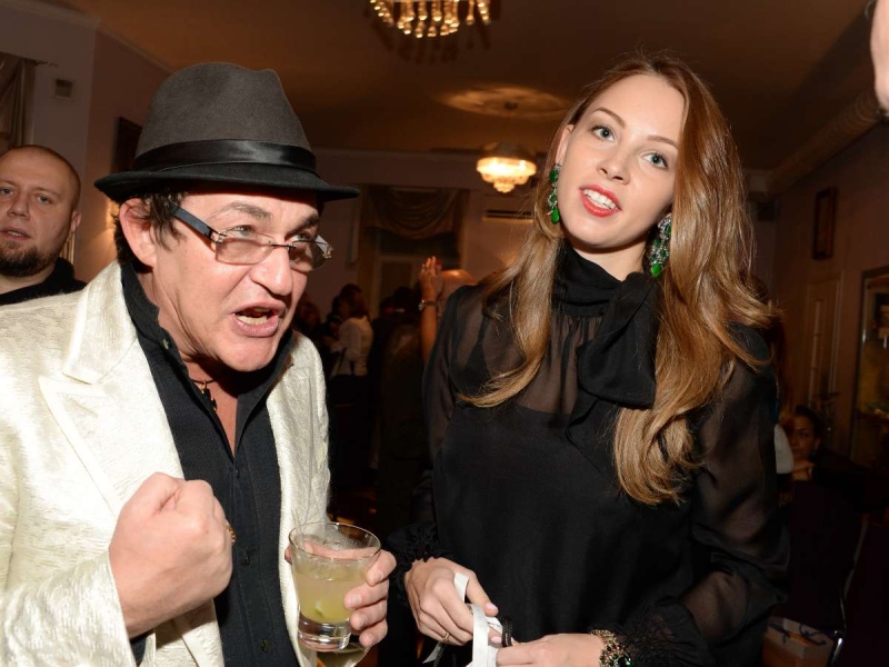 Жена пригрозила Диброву полицией? Развод телеведущего обрастает новыми деталями