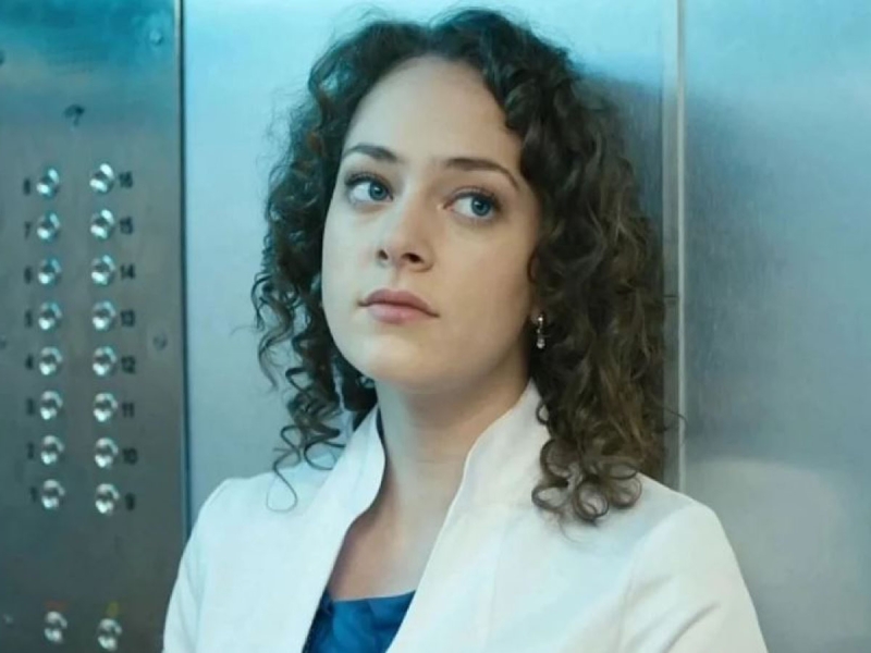 Звезду «Холопа» Аглаю Тарасову задержали в Домодедово с наркотиками: ей грозит до 7 лет